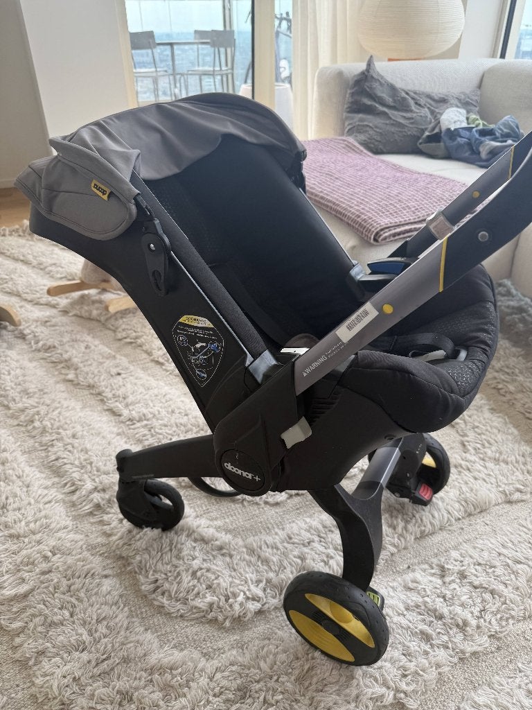 Doona Infant Car Seat & Stroller + ISOFIX Base, Enfants & Bébés, Sièges auto, Autres marques, Enlèvement, Utilisé, Isofix