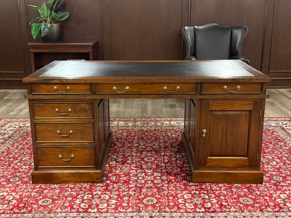 Klassiek Engels bureau #646, Huis en Inrichting, Bureaus, Hout, Bruin, Ophalen of Verzenden, Overige merken