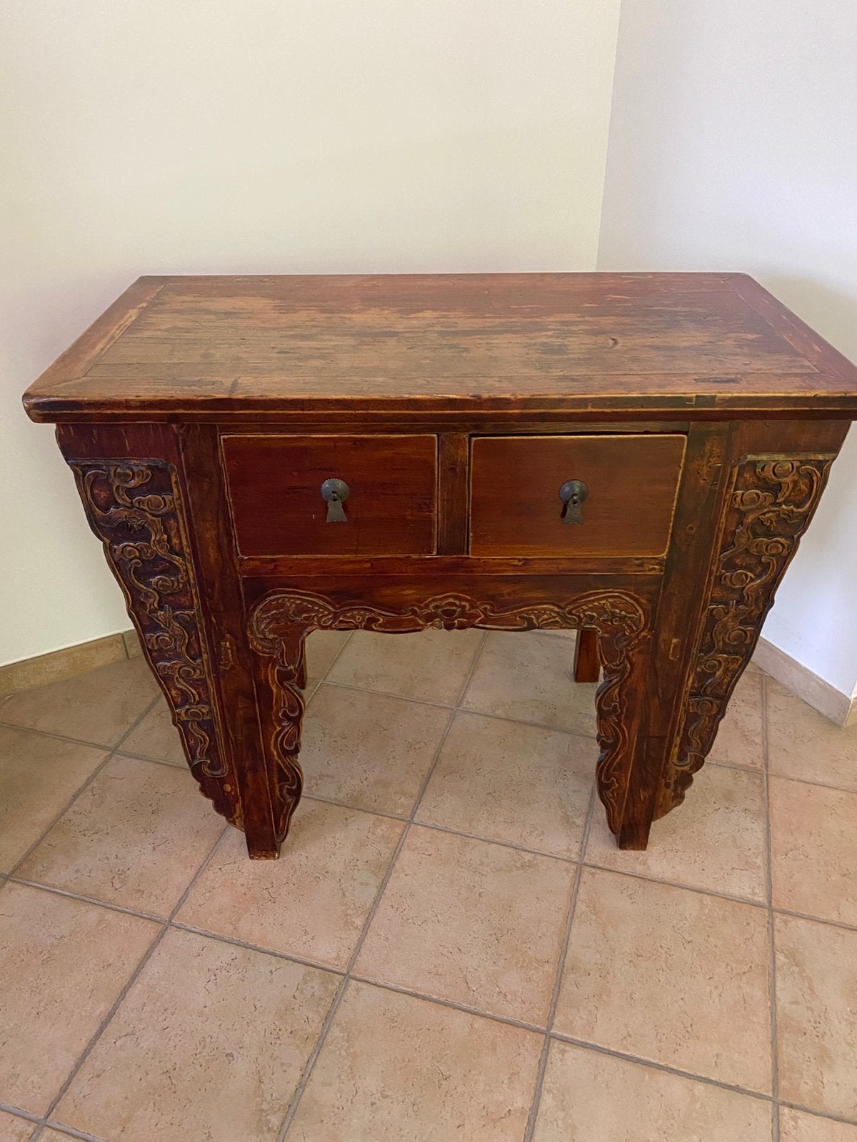 Console / meuble d’appoint asiatique en bois sculpté, Ophalen