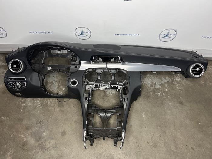 Tableau de bord d'un Mercedes C-Klasse, -, 3 mois de garantie, Utilisé, -