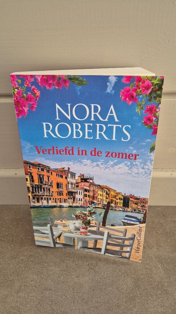 Nora Roberts- verliefd in de zomer, Livres, Romans, Enlèvement ou Envoi, Utilisé