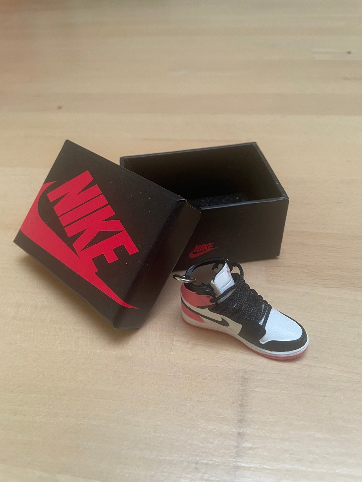 Mini sleutelhanger nike + doosje, Verzamelen, Sleutelhangers, Ophalen of Verzenden, Zo goed als nieuw