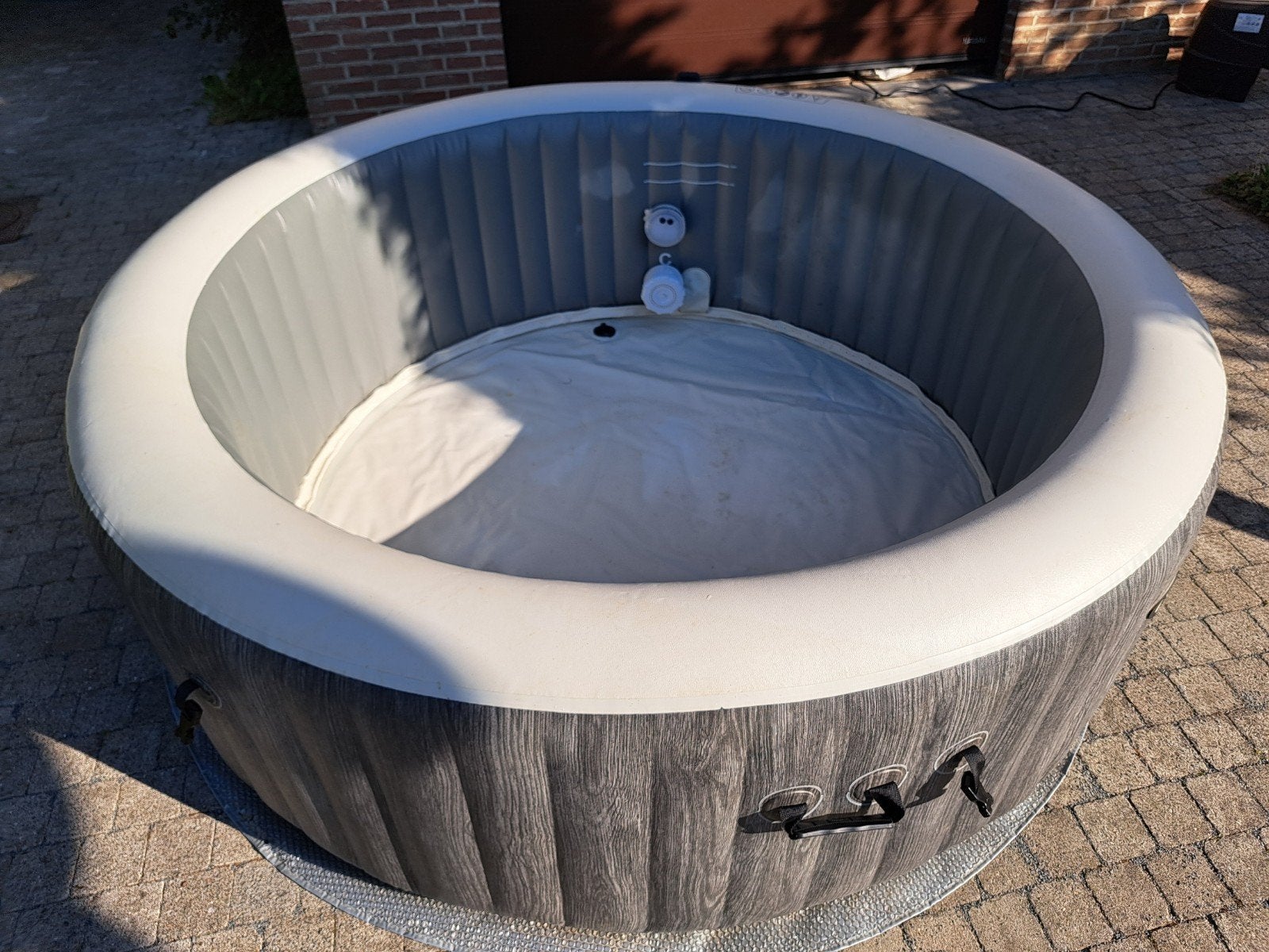 Cuve spa (sans moteur) Intex 6 places (greywood SBHWF120), Jardin & Terrasse, Bains à remous et Spas, Gonflable, Couverture