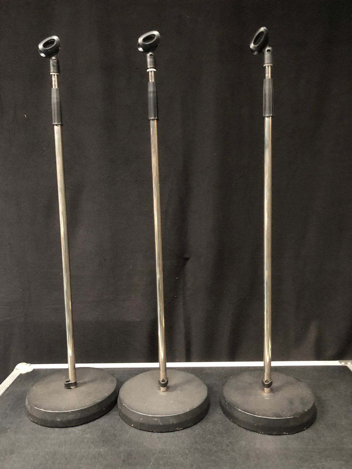 Microstatieven met ronde baseplate en microklem, Muziek en Instrumenten, Ophalen, Zo goed als nieuw