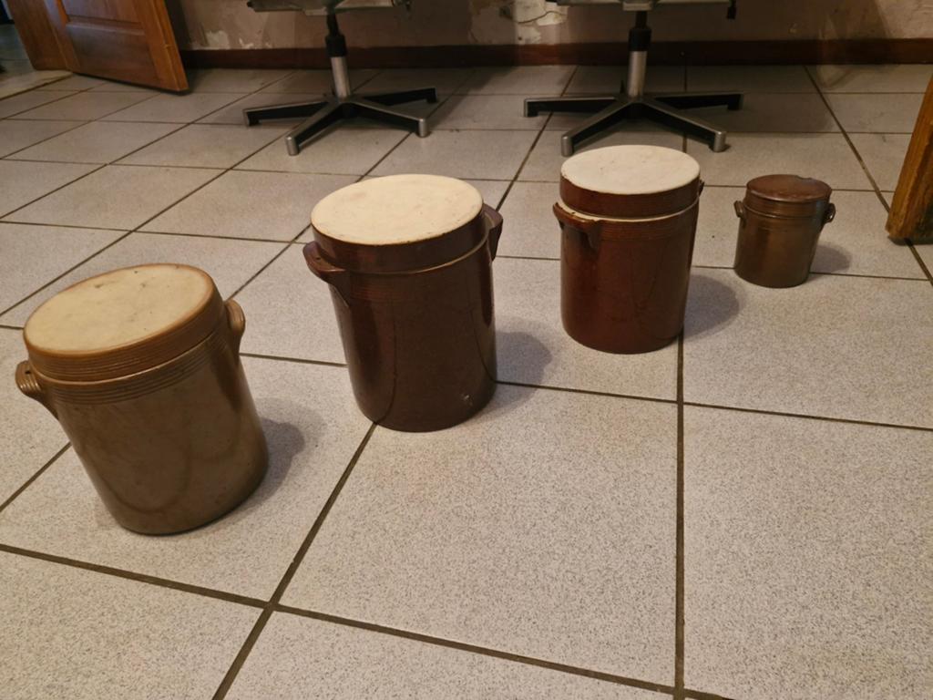 Set van 4 oude zuurkool potten, Ophalen