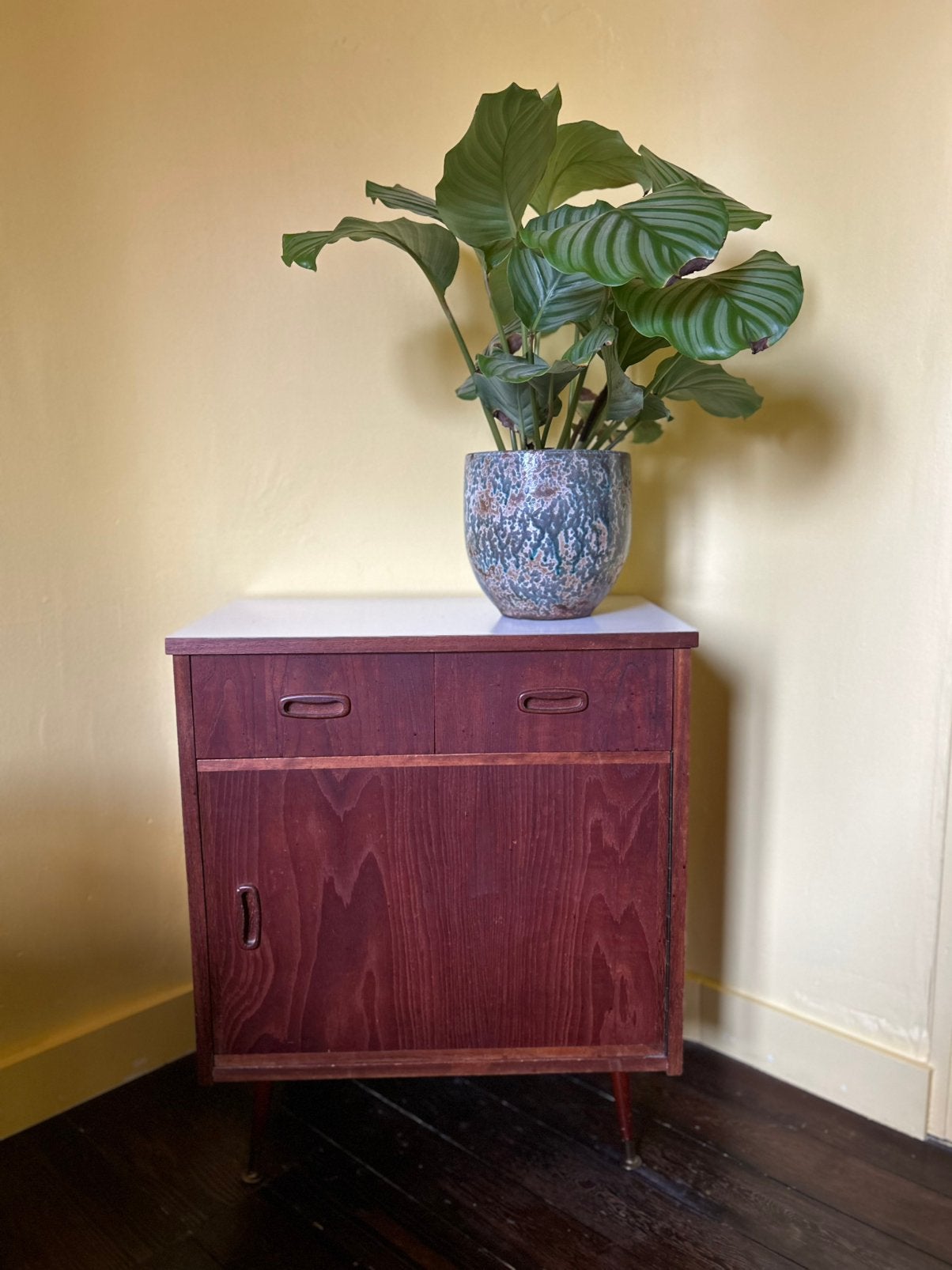 Vintage houten kastje op pootjes, Enlèvement, Utilisé