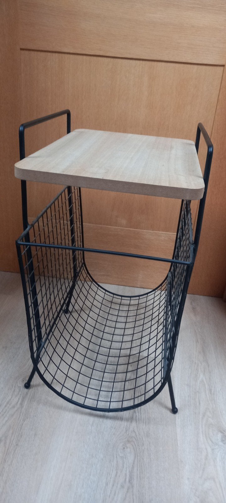 modern bijzettafeltje/mandje 50cmH, Met handvat, Modern, Ophalen of Verzenden, Zo goed als nieuw