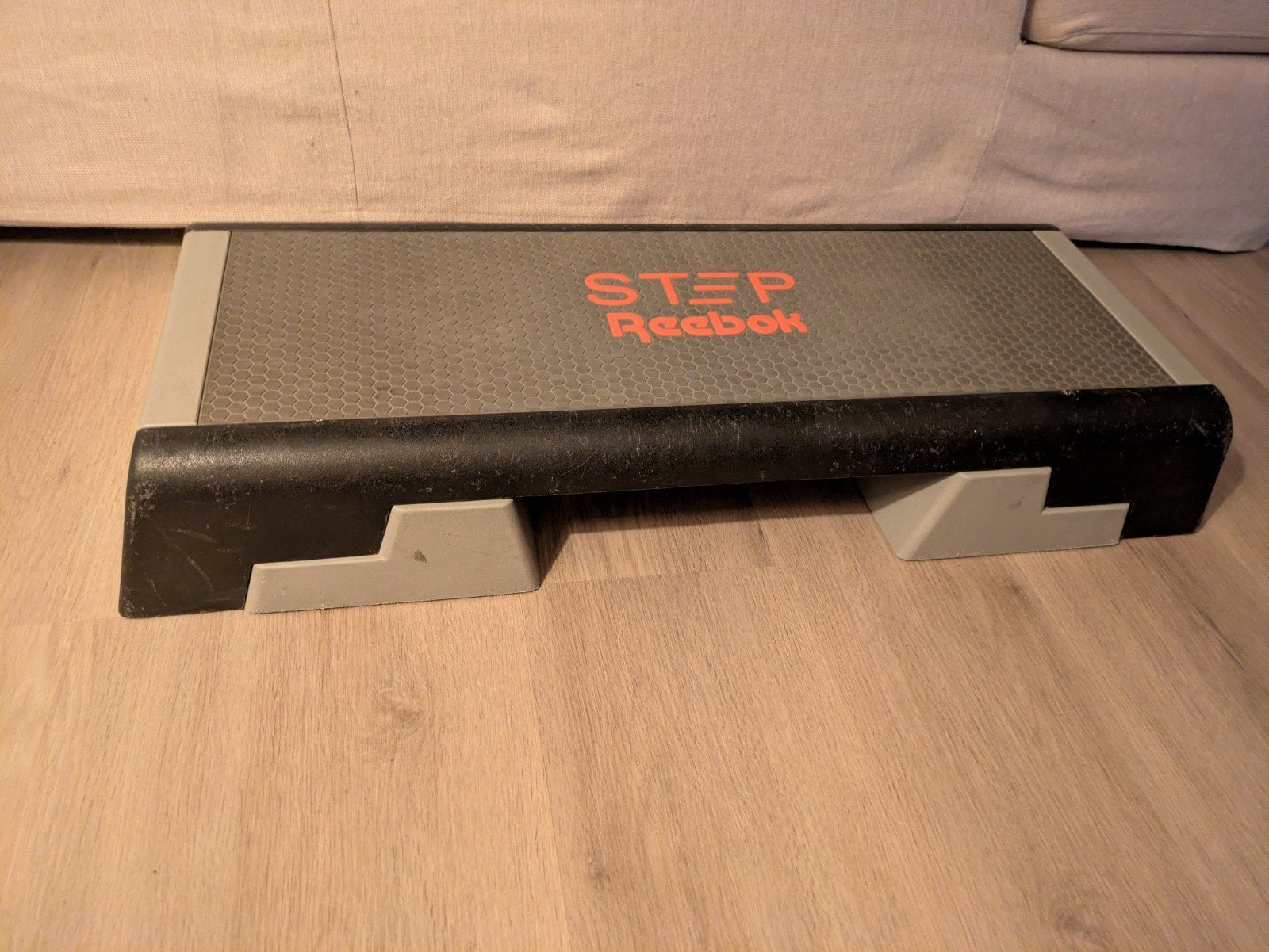 Banc d'aérobic Reebok, idéal pour les entraînements à domici, Enlèvement, Utilisé, Jambes, Banc de marche