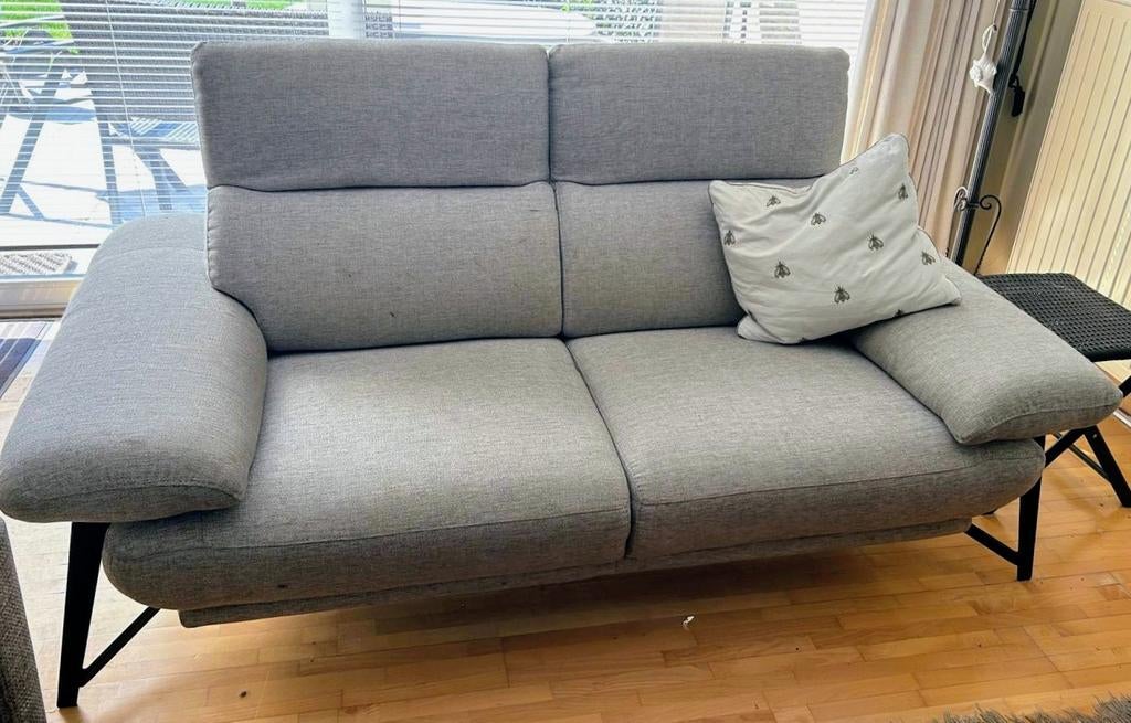Stijlvolle 2 zitsbank met verstelbaar hoofdgedeelte., 100 à 125 cm, Enlèvement, Utilisé, Modern strak Italiaans Design.