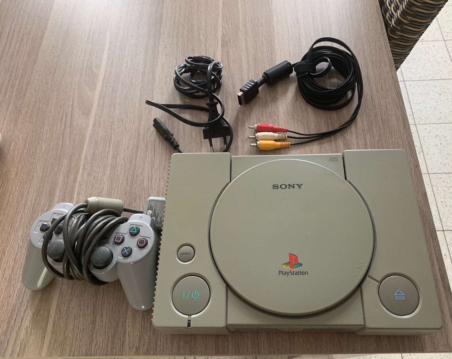 PlayStation 1 + 1 manette (joystick), Consoles de jeu & Jeux vidéo, Enlèvement, Comme neuf, Avec 1 manette