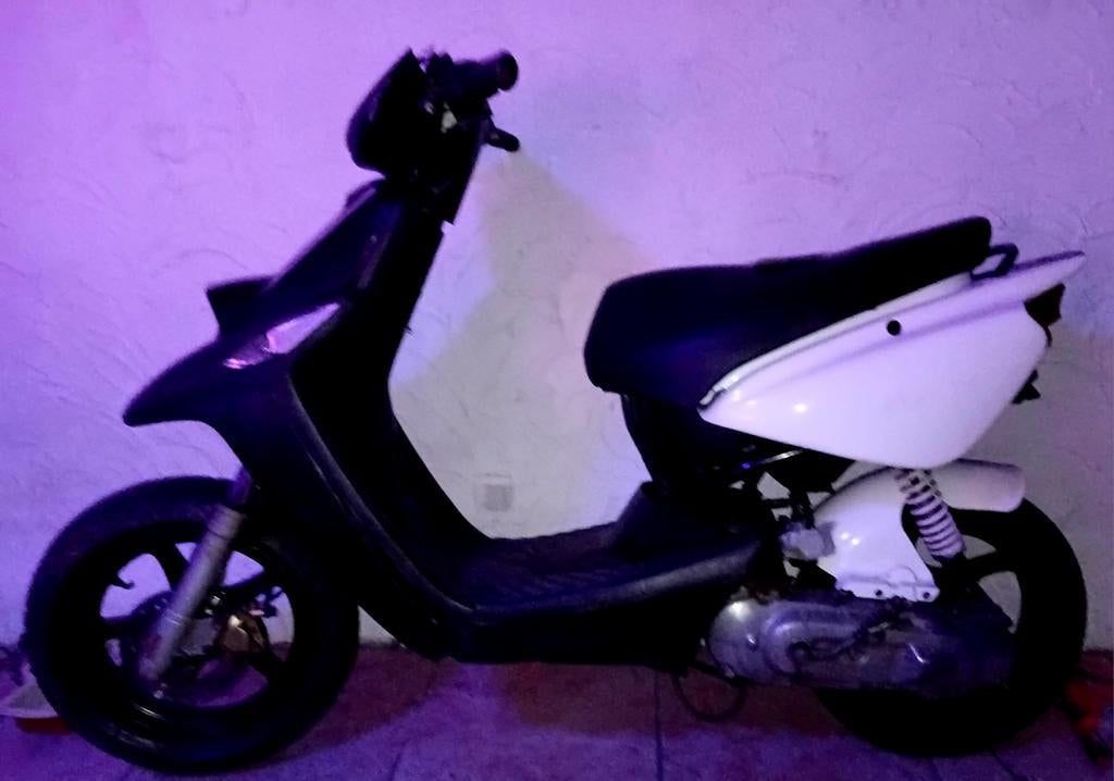 Yamaha rocket de 1995 rijd orgineel nog wat werk aan ..., Fietsen en Brommers, Ophalen, Tweetakt, Gebruikt, Yamaha