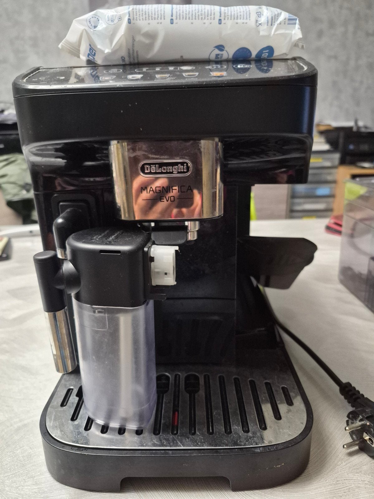 delonghi koffiemachine te koop, Elektronische apparatuur, Ophalen, Koffiemachine, Koffiebonen, Afneembaar waterreservoir