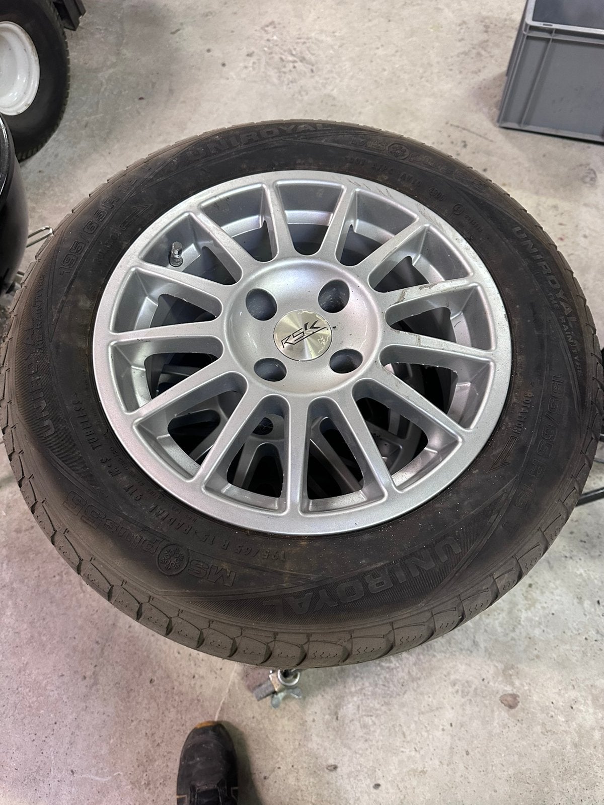 4 jantes 6,5x15 Et15 4x108 sur pneus neige195/65/15, Autos : Pièces & Accessoires, Enlèvement, Pneu(s)
