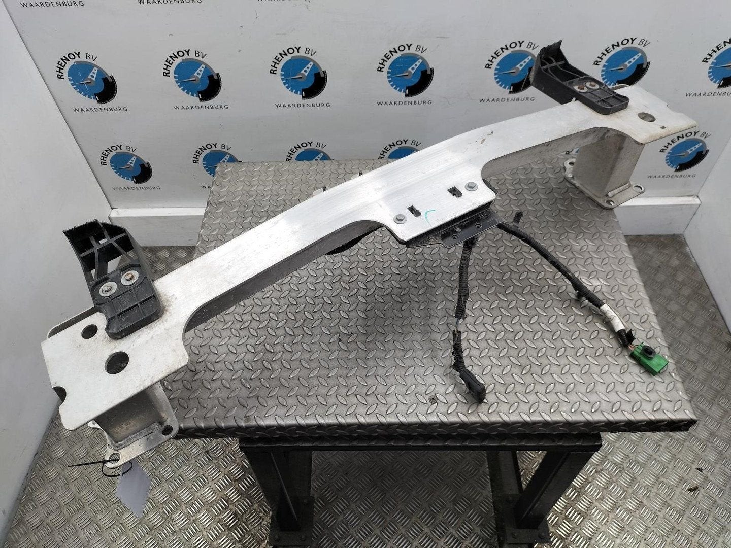 PEUGEOT 2008 P24E VOORBUMPER BALK 2022, Stiba membre, Utilisé, Avant, Enlèvement ou Envoi