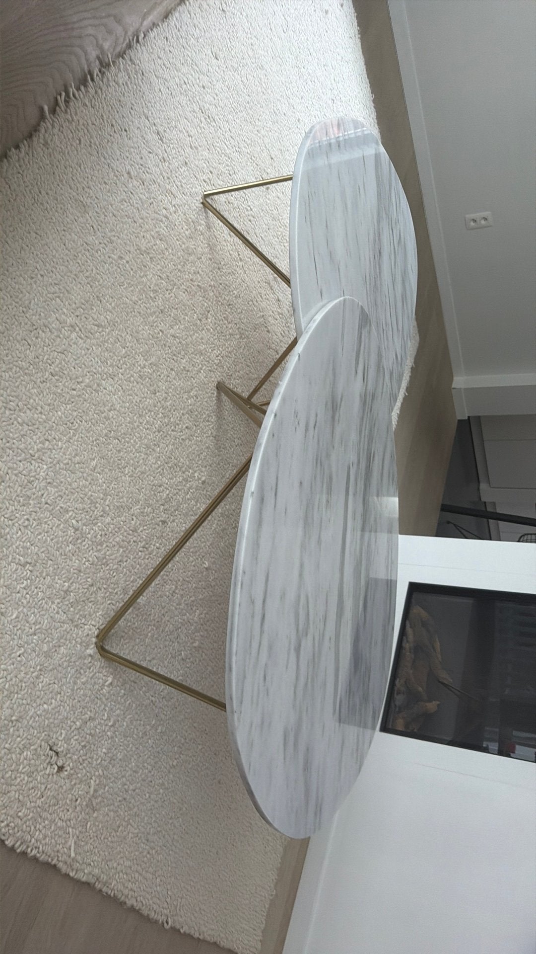 2x Wit marmeren salontafels met goud onderstel, Huis en Inrichting, Tafels | Salontafels, Ophalen, Zo goed als nieuw, Ovaal, Overige materialen
