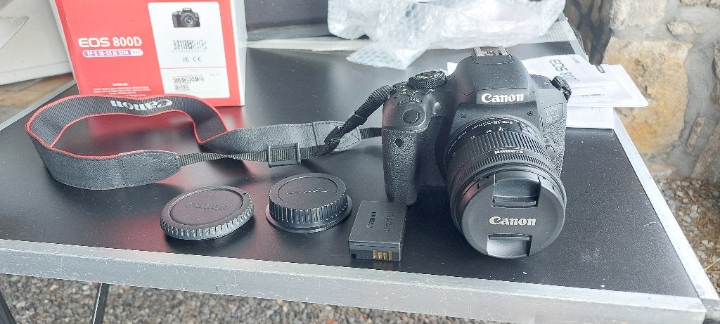 CANON EOS 800D 18-55, Audio, Tv en Foto, Ophalen, Gebruikt, Canon, Kantelbaar/draaibaar scherm