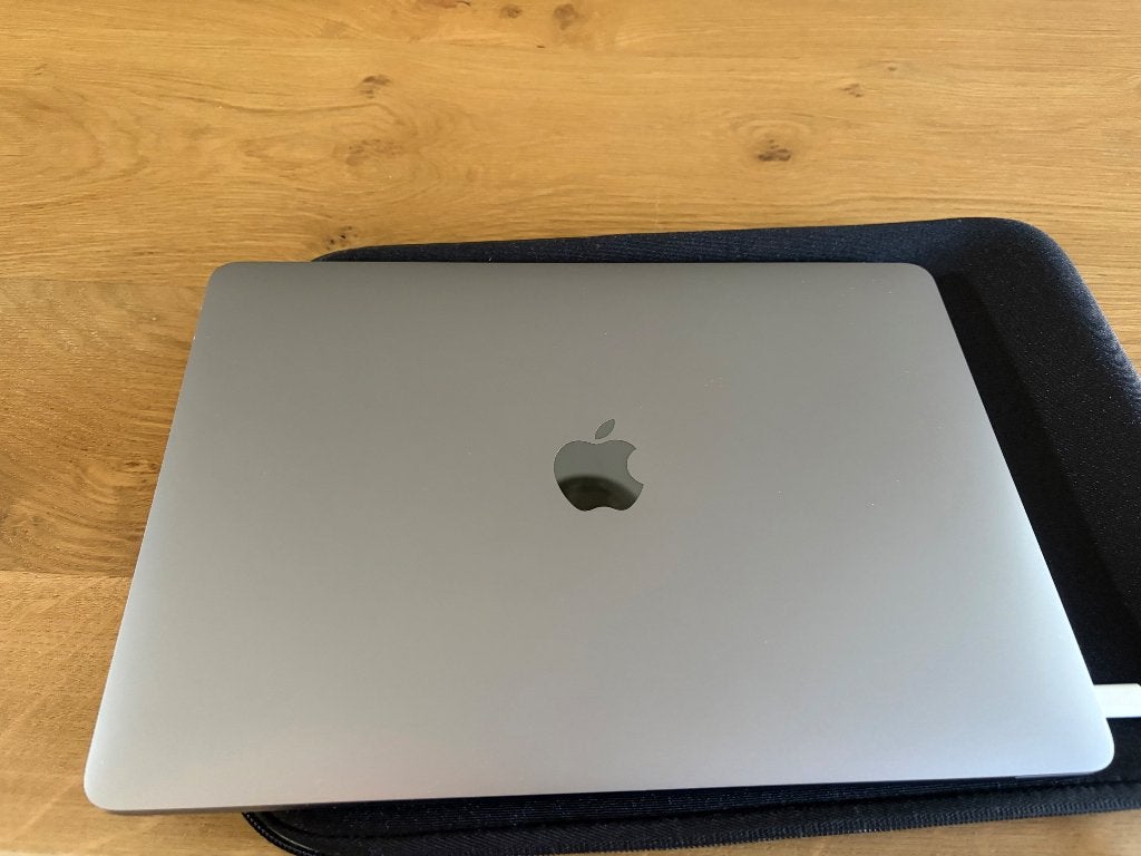 Apple MacBook Pro spacegrau, Computers en Software, Apple Macbooks, Ophalen, Gebruikt, 2 tot 3 Ghz, 13 inch