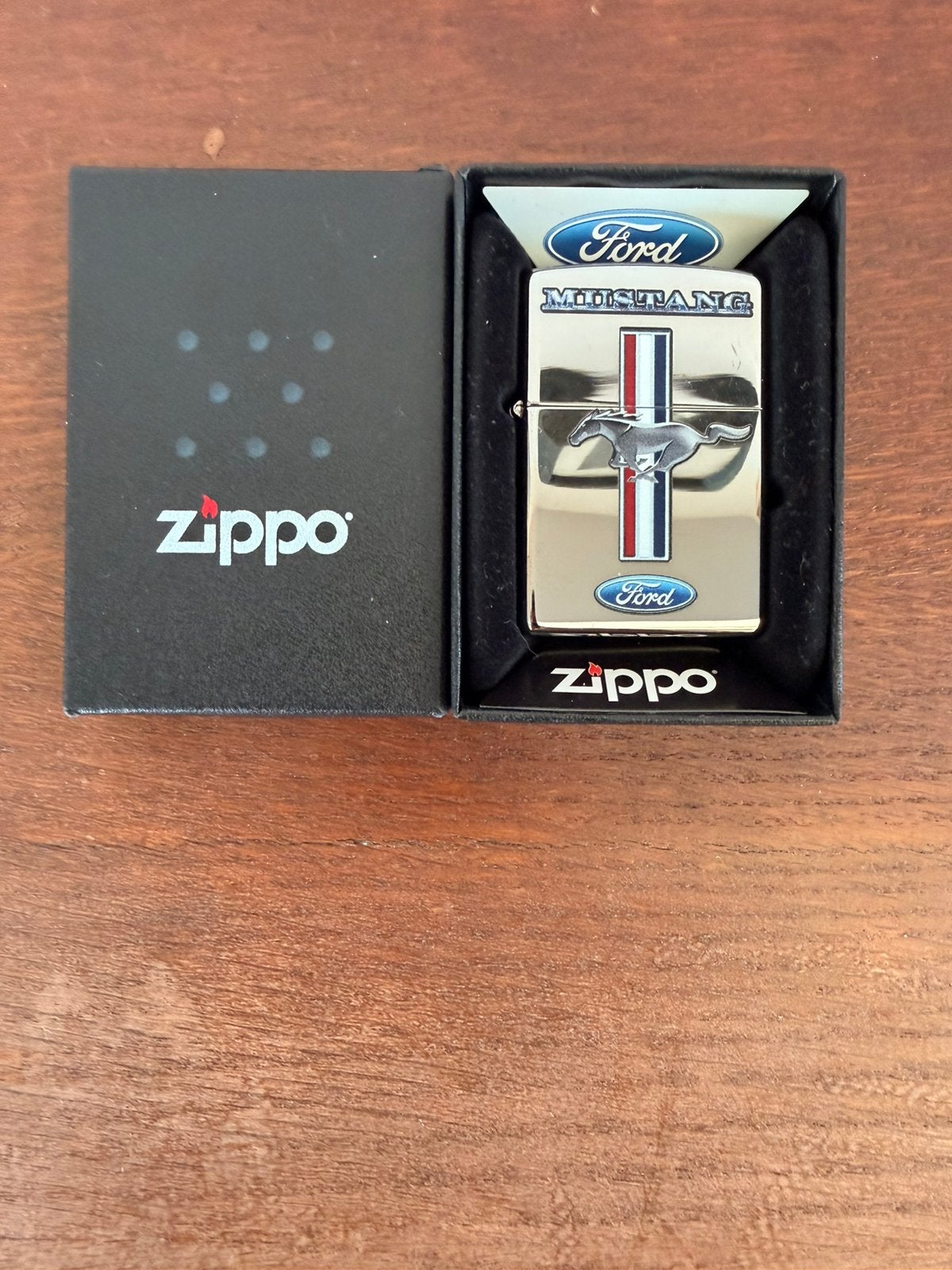 Zippo F 17 Ford Mustang Tri Bar NEW, Ophalen of Verzenden, Nieuw, Aansteker