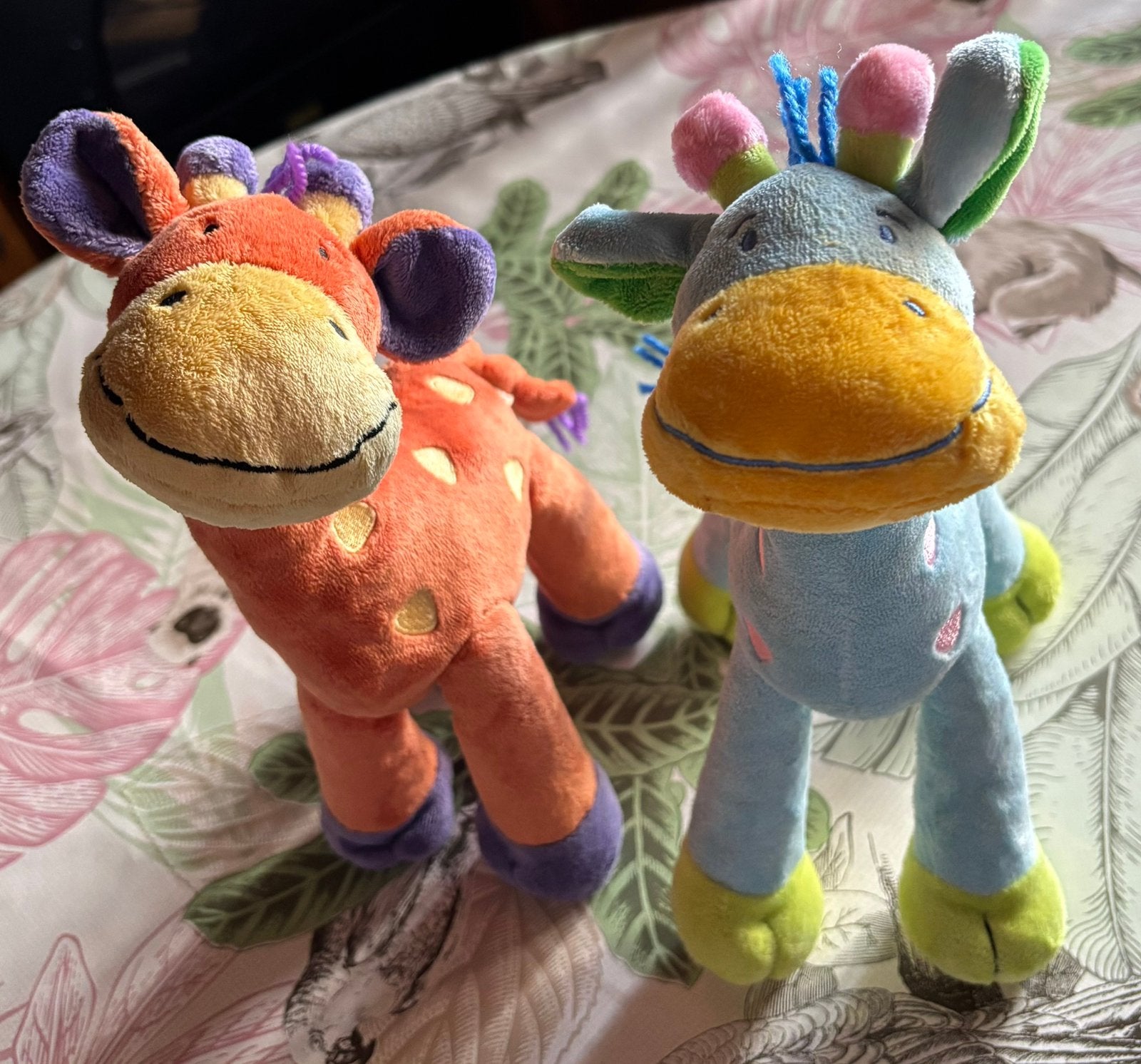 Nicotoy giraffen met knisper en bolletjes in de poten, Overige karakters, Blauw, Ophalen of Verzenden, Zo goed als nieuw