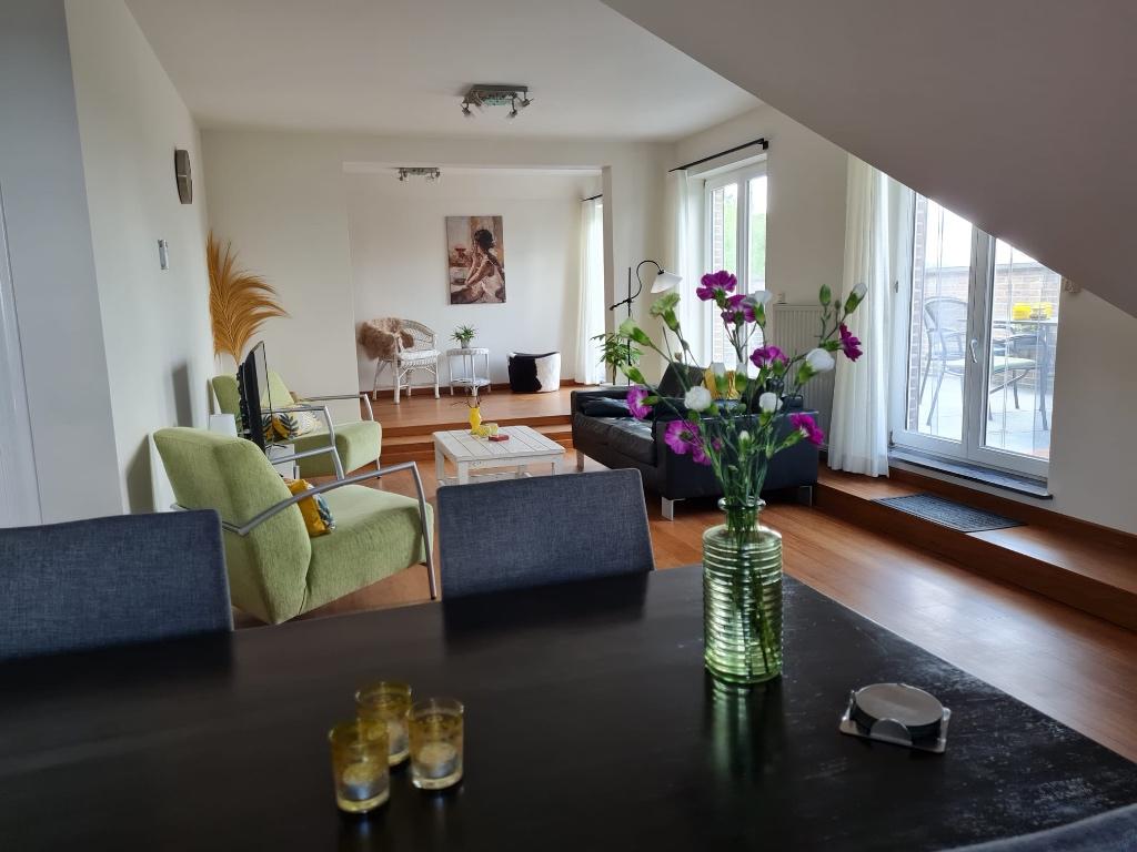 Gezellig 4 persoons vakantieappartement in Zoutleeuw, Vakantie, Limburg of Luik, Wasmachine, 2 slaapkamers, Appartement