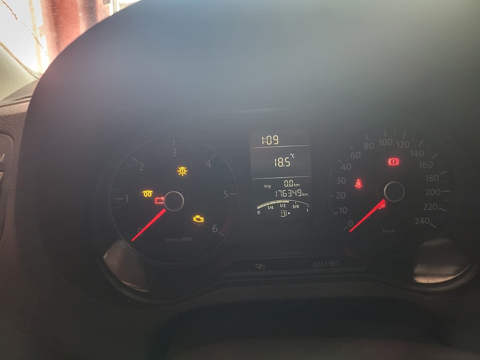 vw polo 6r faire offre soit complète ou en piece, Euro 5, Achat, Boîte manuelle, Autres couleurs