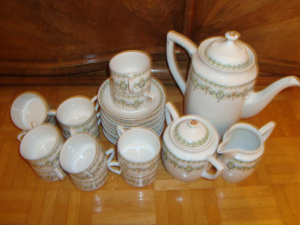 Koffieservies in Oud Brussels porselein., Enlèvement