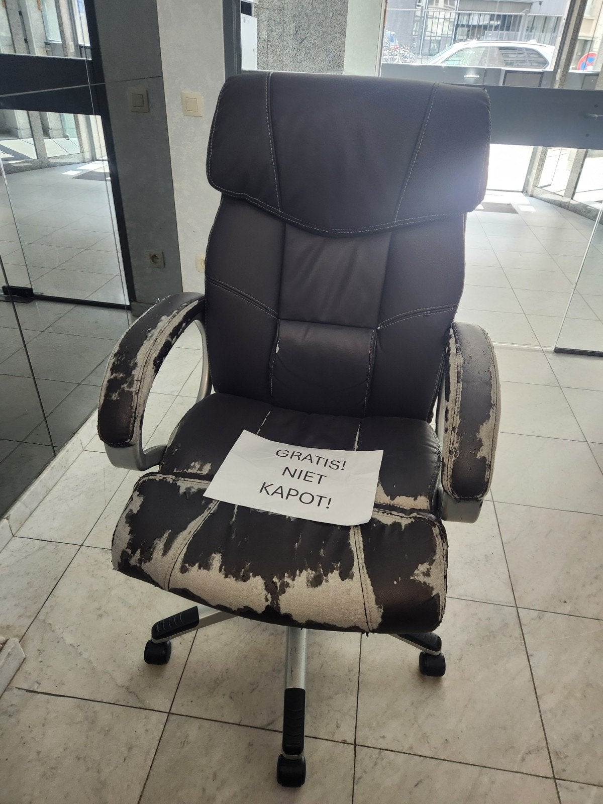 Bureaustoel, Ophalen, Bureaustoel
