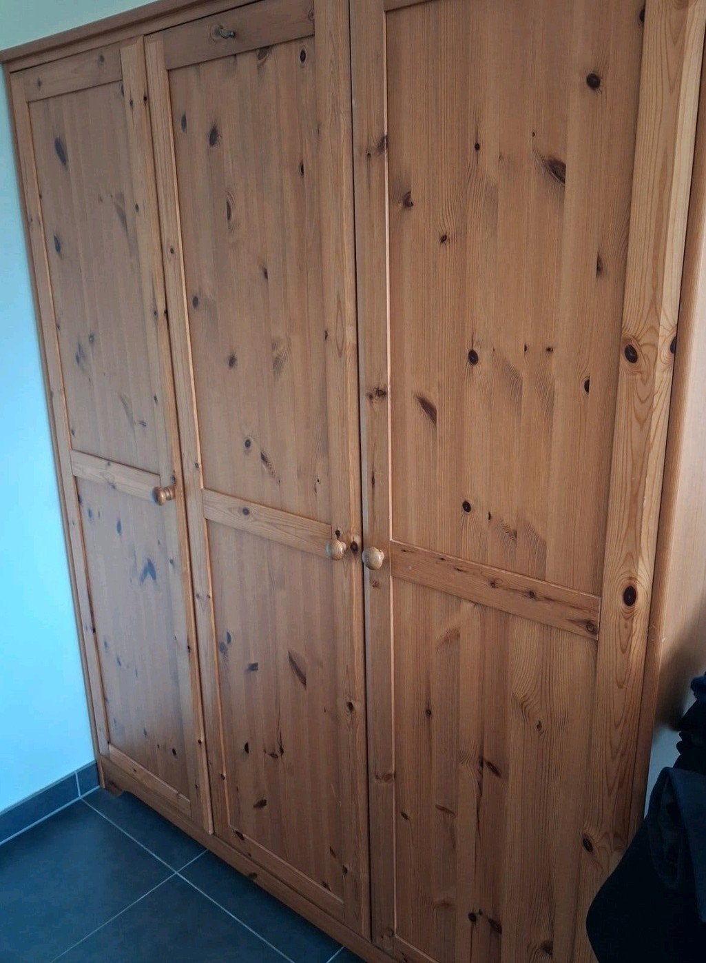 Houten kledingkast met 3 deuren – grenen, 100 à 150 cm, Utilisé, Avec porte(s), Pin