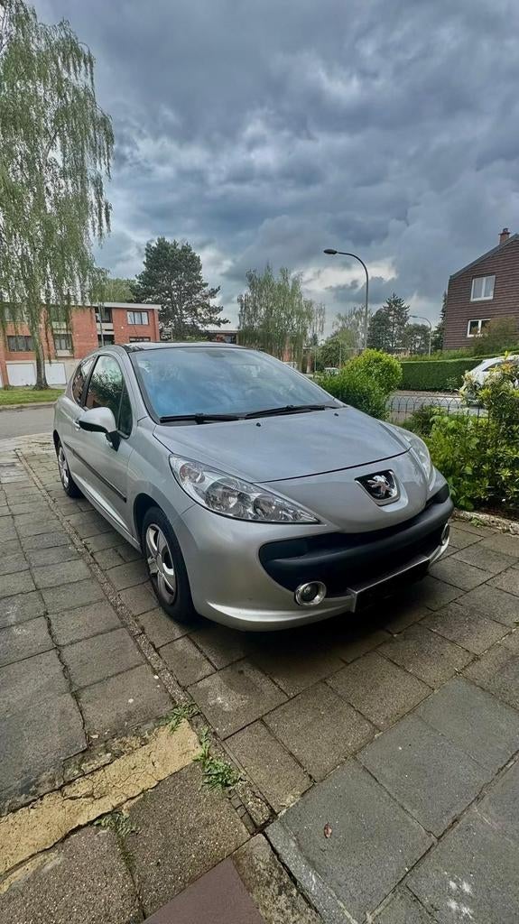 Peugeot 207 AUTOMATIQUE‼️ / essence / 146 000km, Autos, Argent ou Gris, Capteur de lumière, Carnet d'entretien, Noir