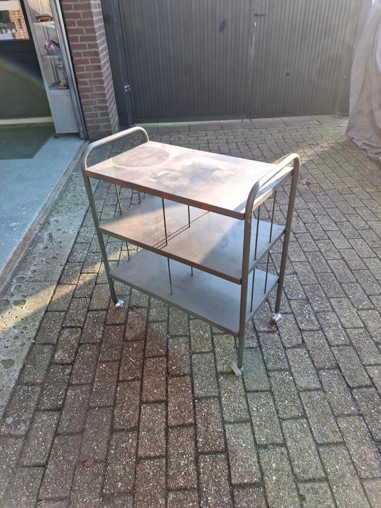 Karretje wieltjes ex leger, Ophalen