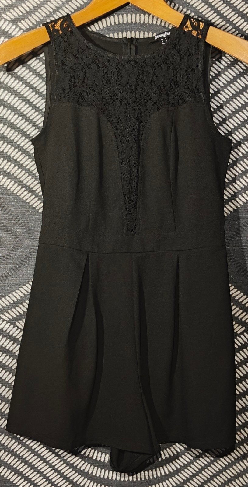 Jennyfer zwarte avondplaysuit met kanten halslijn, Kleding | Dames, Jumpsuits, Zwart, Ophalen of Verzenden, Zo goed als nieuw