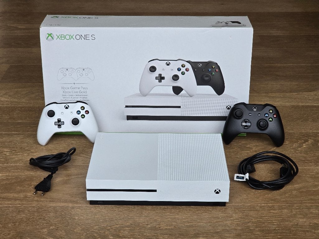Xbox One S 1TB + 2 controllers + doos – zo goed als nieuw, Games en Spelcomputers, Spelcomputers | Xbox One, Met 2 controllers