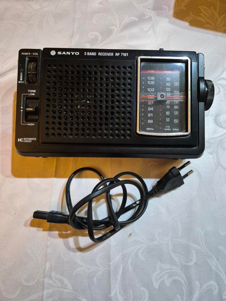 Klassieke radio uit de jaren 80 Sanyo RP7161, Audio, Tv en Foto, Radio's, Ophalen of Verzenden, Radio