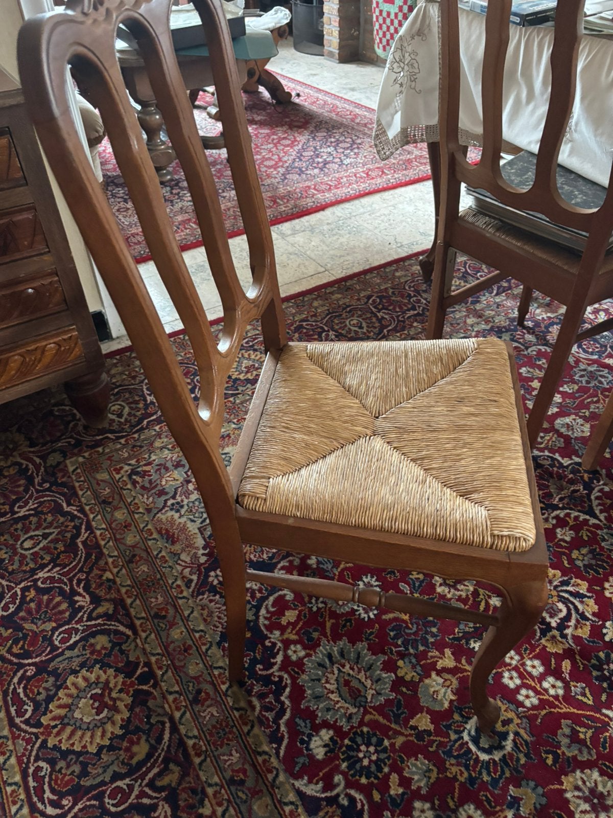 Oude stoelen, Enlèvement