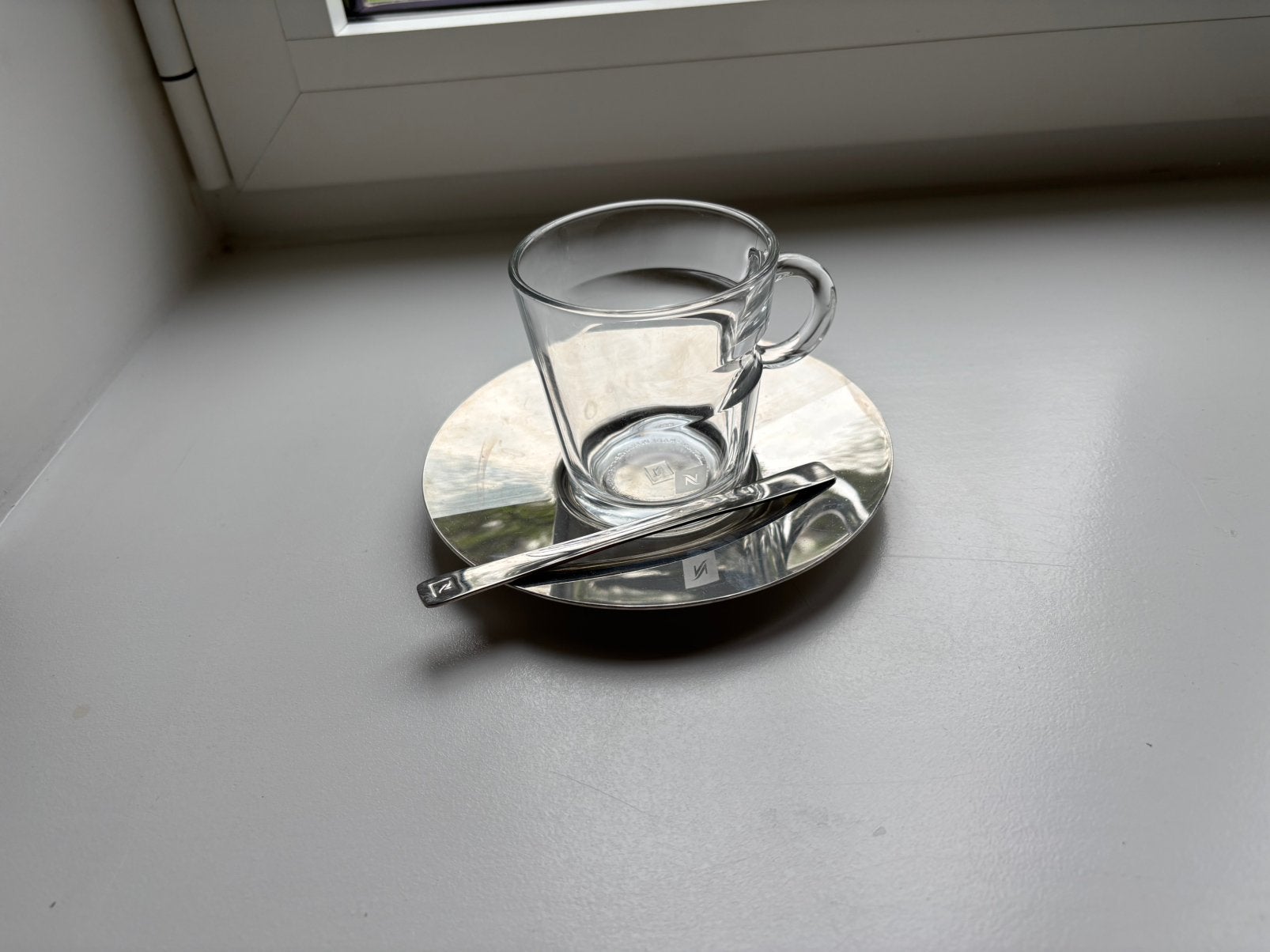 8 Nespresso 60 ml tassen + onderbord, Huis en Inrichting, Ophalen, Zo goed als nieuw