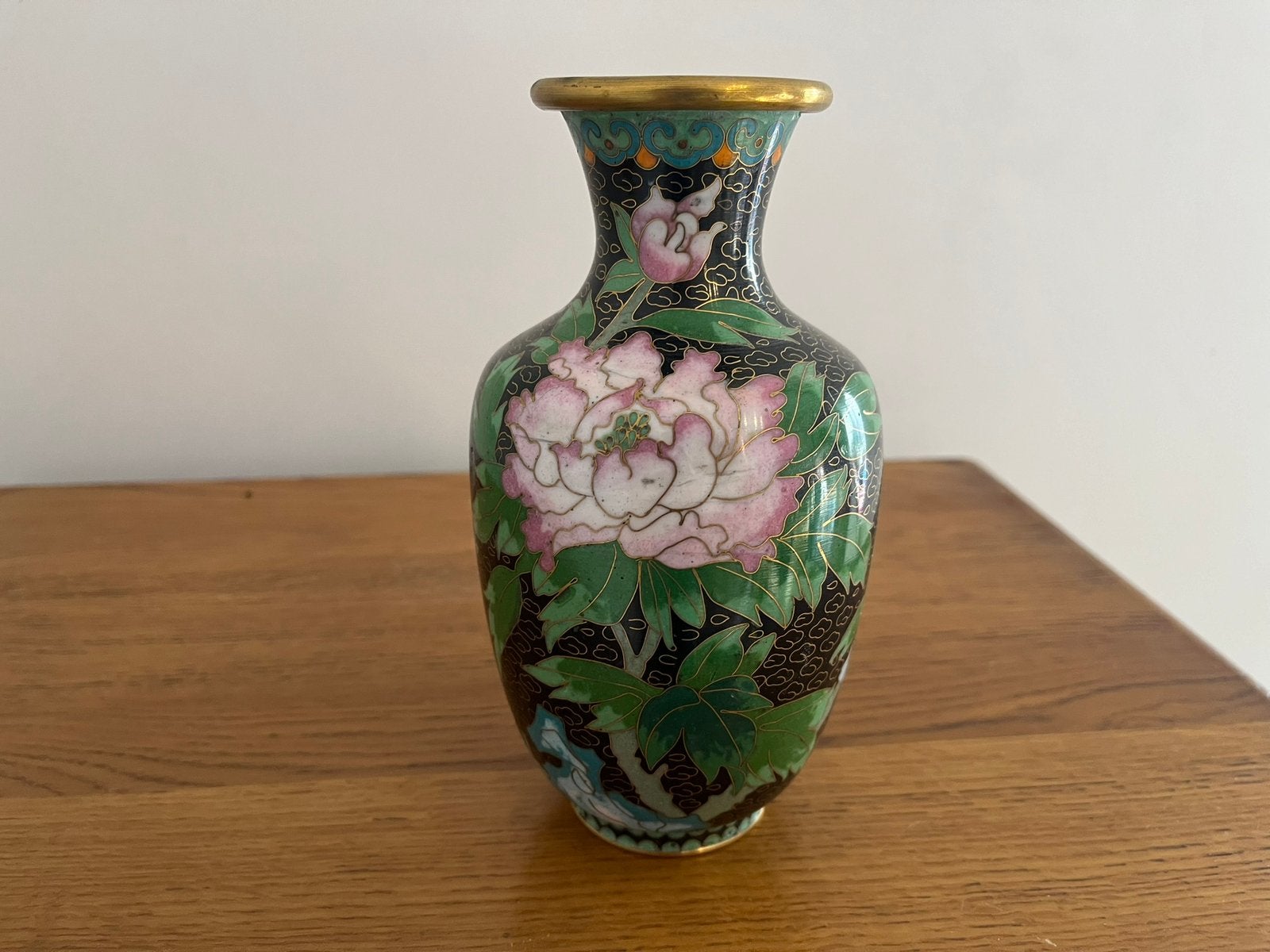Vase chinois vintage en émail cloisonné noir et fleurs, Enlèvement ou Envoi