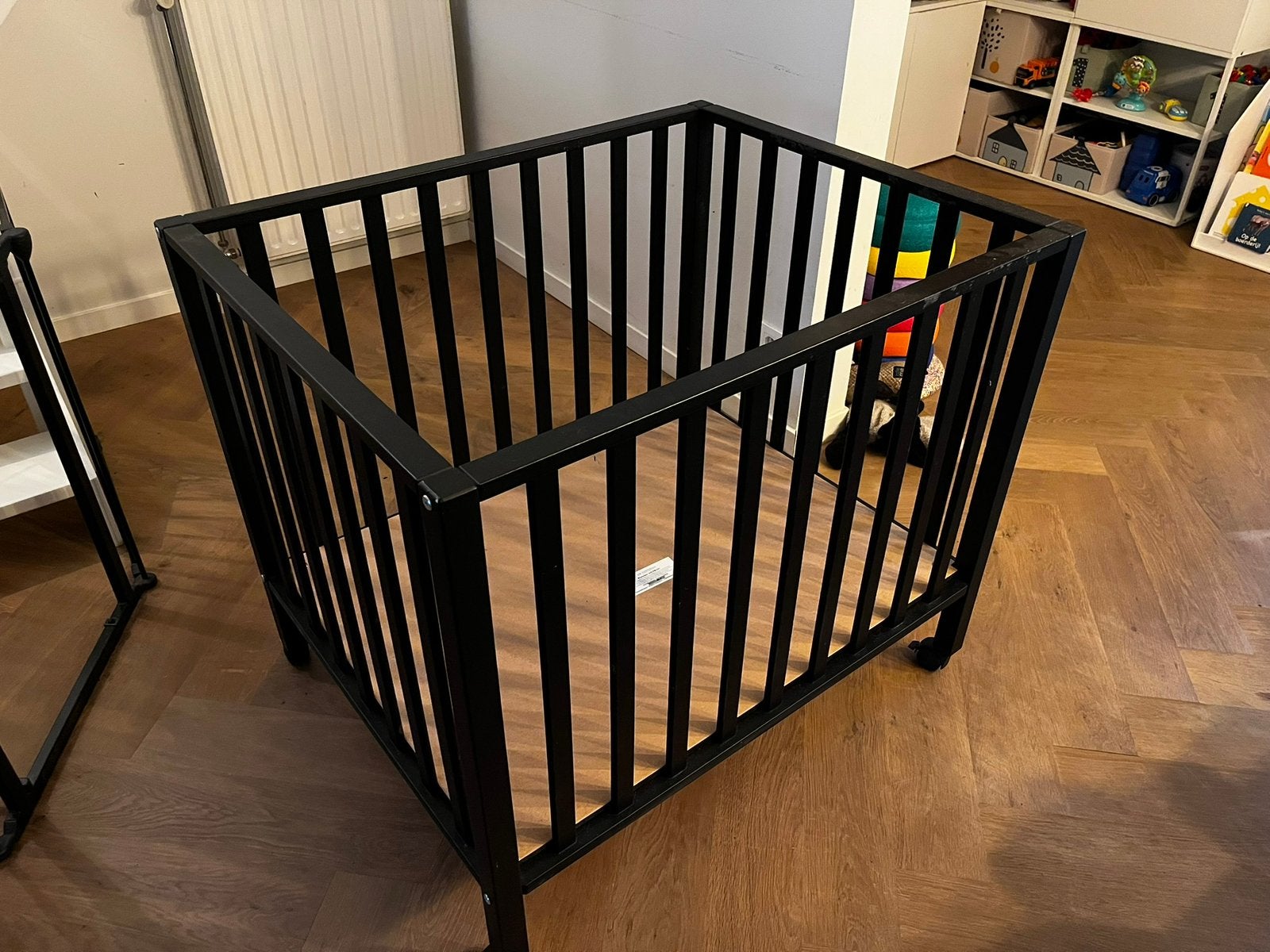Standaard zwart babypark, Kinderen en Baby's, Ophalen, Gebruikt, Rechthoekig, In hoogte verstelbaar