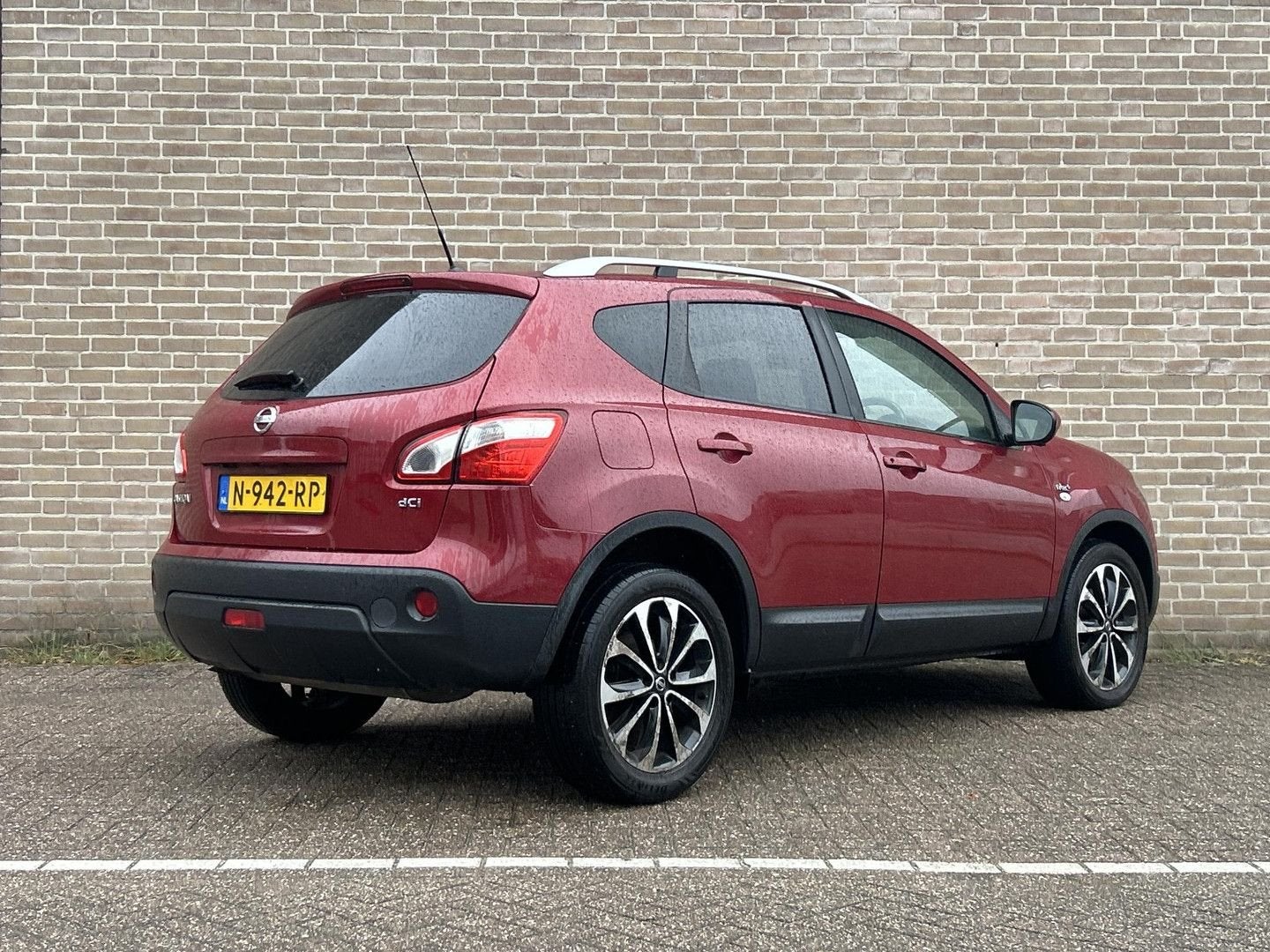 Nissan Qashqai 1.5 dCi Visia | appareil photo | Pano | clima, Autos, Rouge, Achat, Entreprise, Boîte manuelle