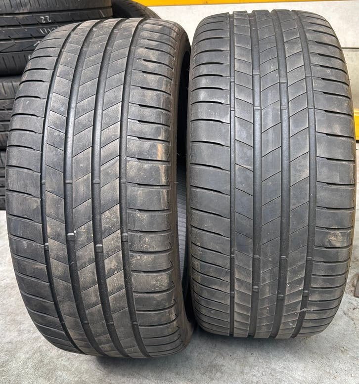 2354019 235/40R19 235/40/19 zomerbanden merk Bridgestone, Ophalen