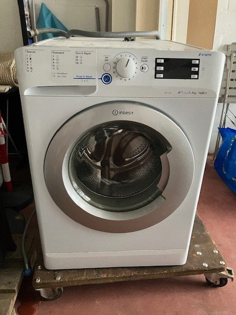 Wasmachine Indeset 9kg, Elektronische apparatuur, Wasmachines, 8 tot 10 kg, Ophalen, Zo goed als nieuw, Voorlader
