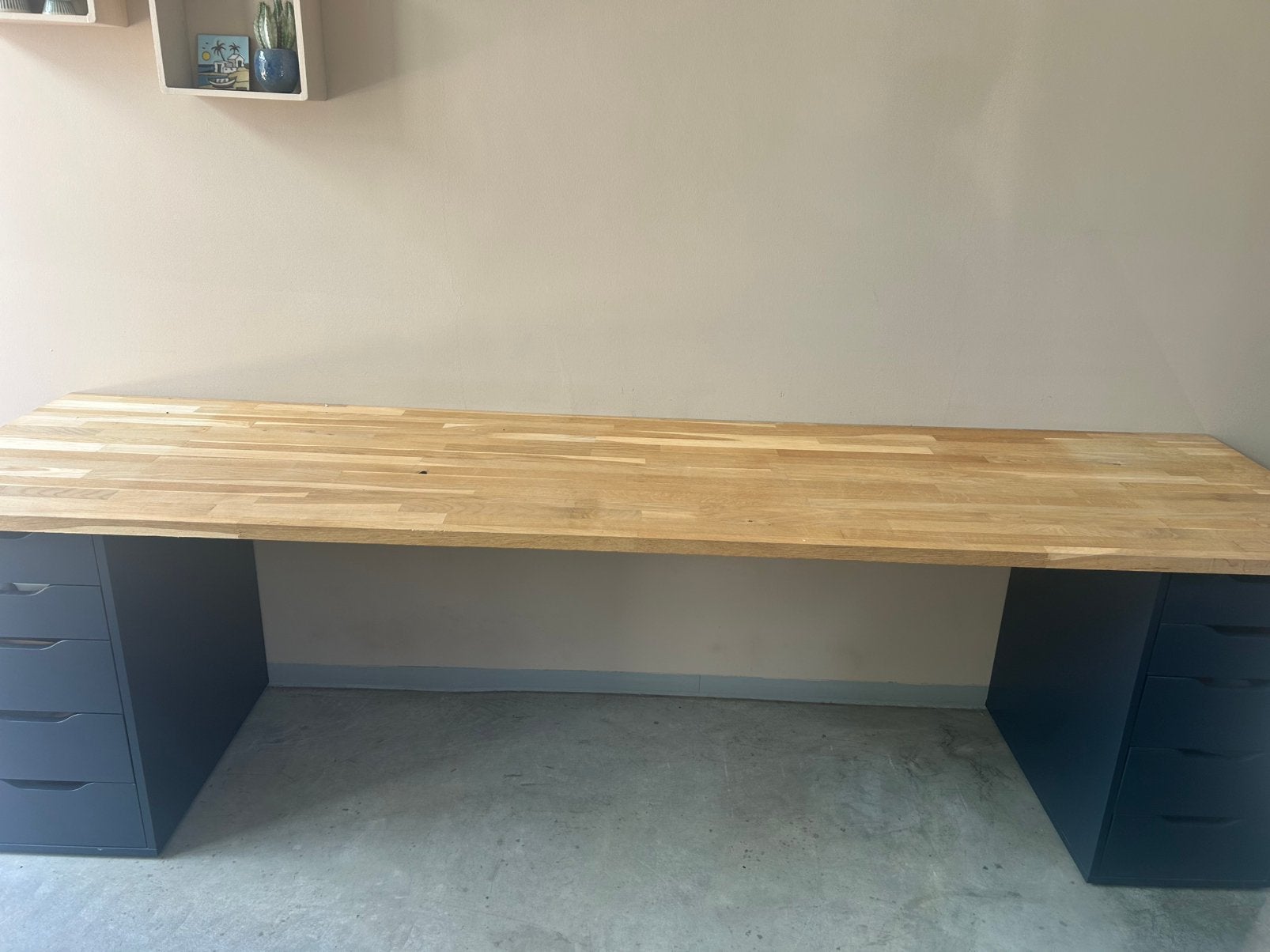 Bureau gemaakt van 2 ladekasten en volle houten plank, Ophalen, Gebruikt