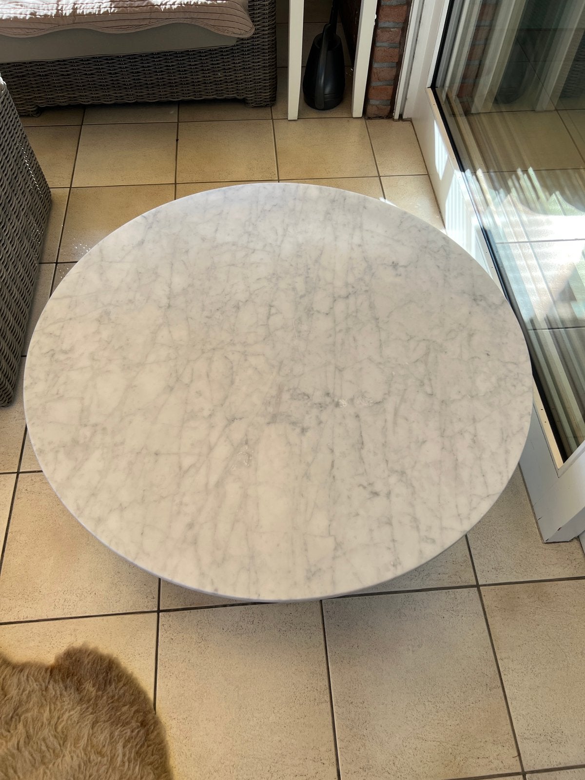 Salontafel Carrara marmer met stalen onderstel, Huis en Inrichting, Ophalen, Zo goed als nieuw, Rond