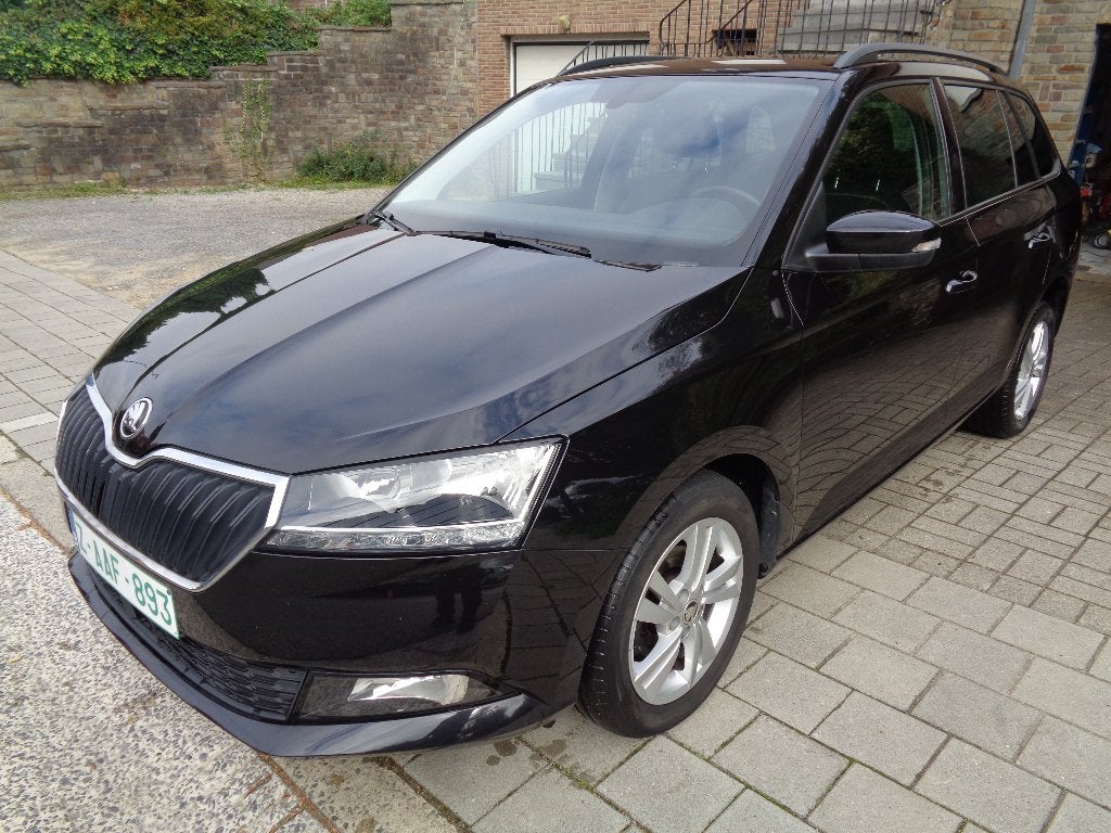 Skoda Fabia Break 1.000 tsi LEZ Bruxelles jusque 2035, Auto's, Voorwielaandrijving, Dealer onderhouden, Stof, Bedrijf