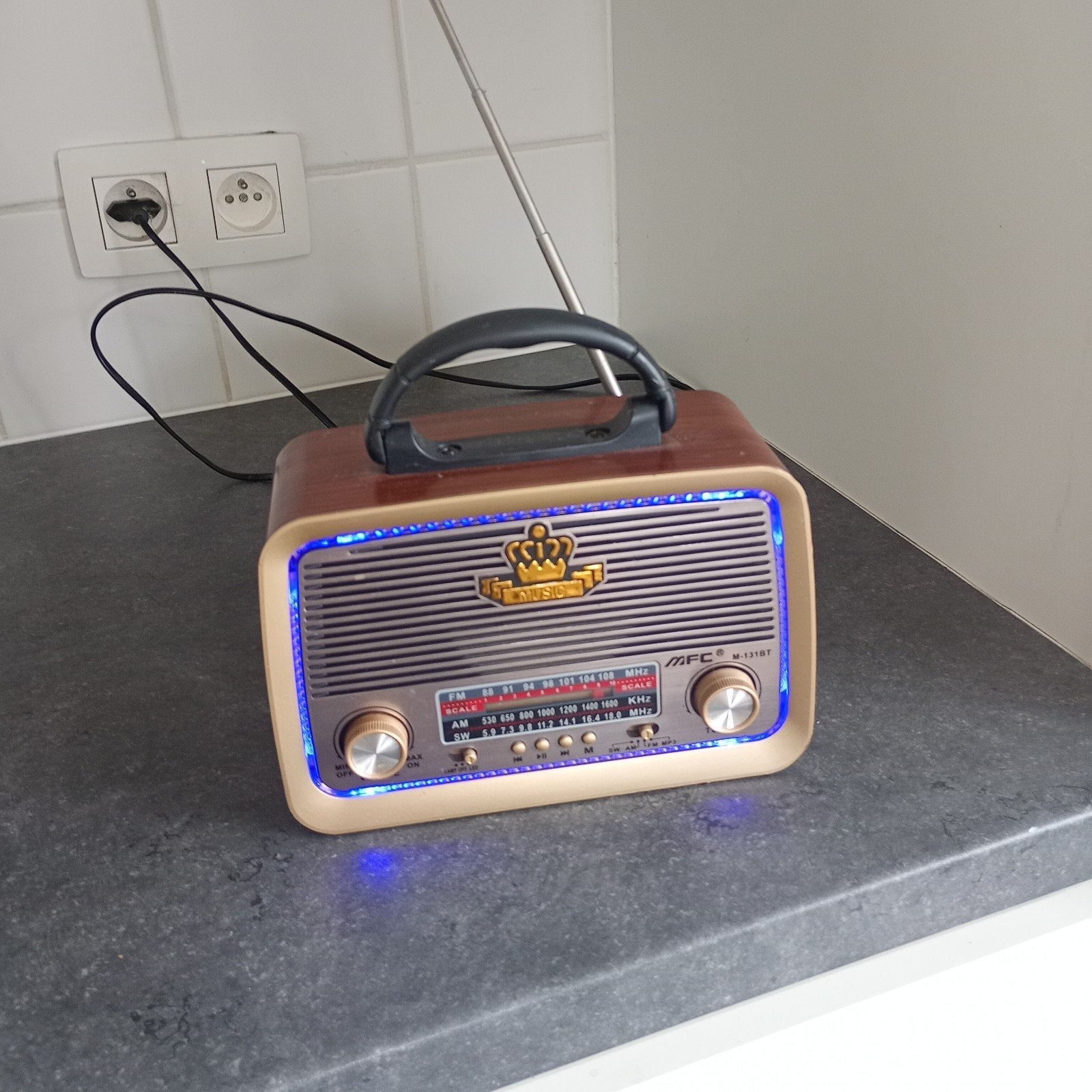 Retro radio met blauw led en lamp, Ophalen