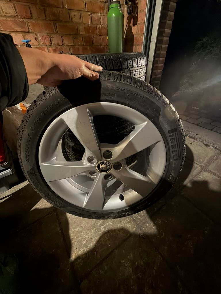 Velgen en banden skoda rapid / 16 inch nieuw, Auto-onderdelen, Banden en Velgen, Ophalen, 16 inch, Band(en)