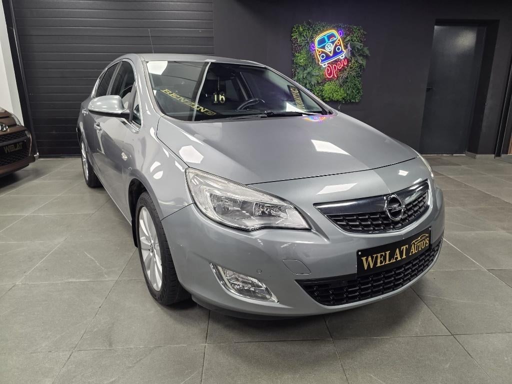 OPEL ASTRA 1,6 LITER BENZINE AUTOMAAT TOP STAAT, Auto's, Opel, Euro 5, Zwart, 1600 cc, Bedrijf