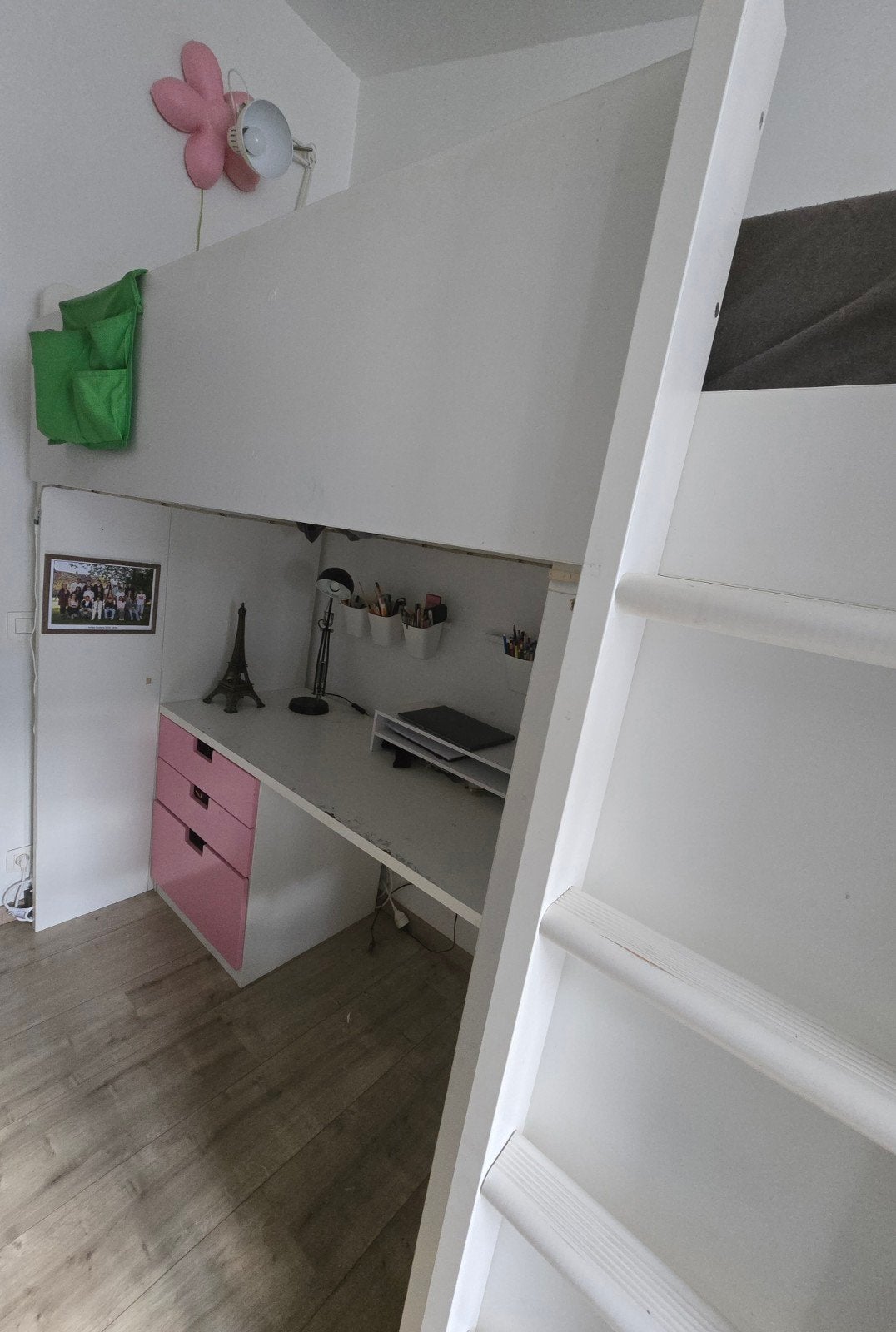 Lit mezanine Smastad Ikea avec bureau et avec matelas 90x200, Enlèvement