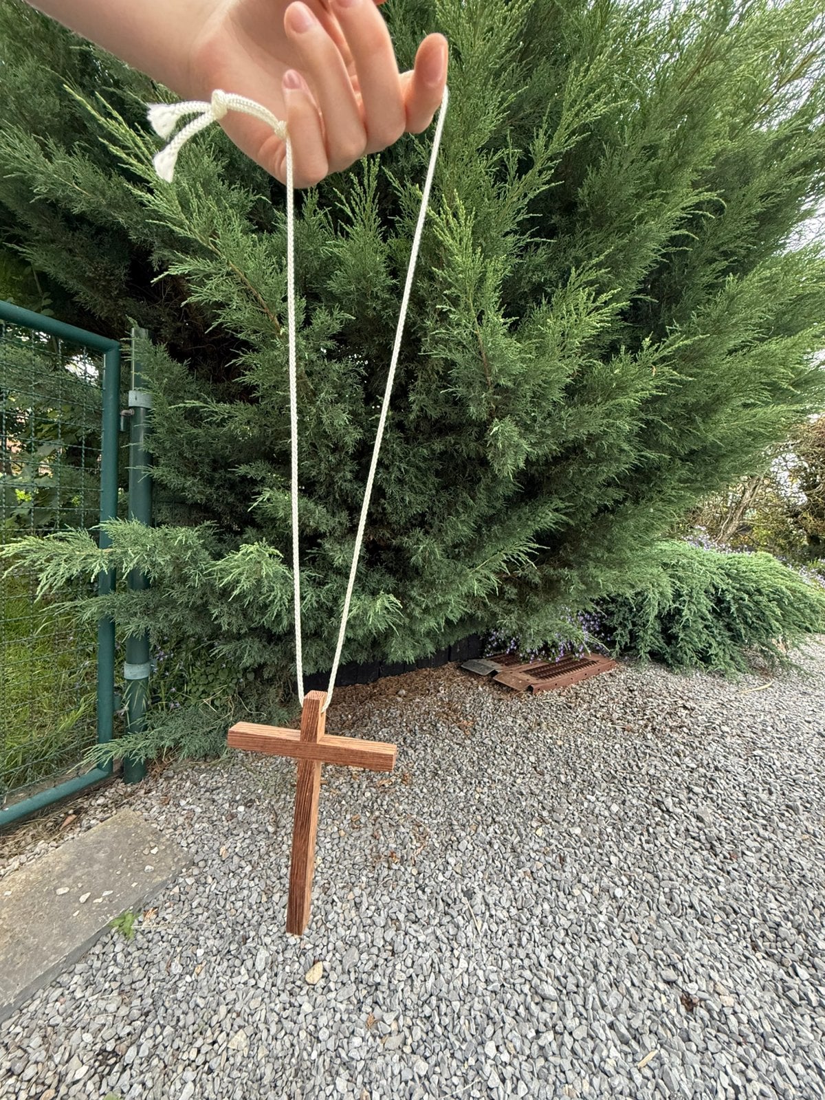 Lot de 2 croix chrétiennes en bois à suspendre, Antiquités & Art, Envoi