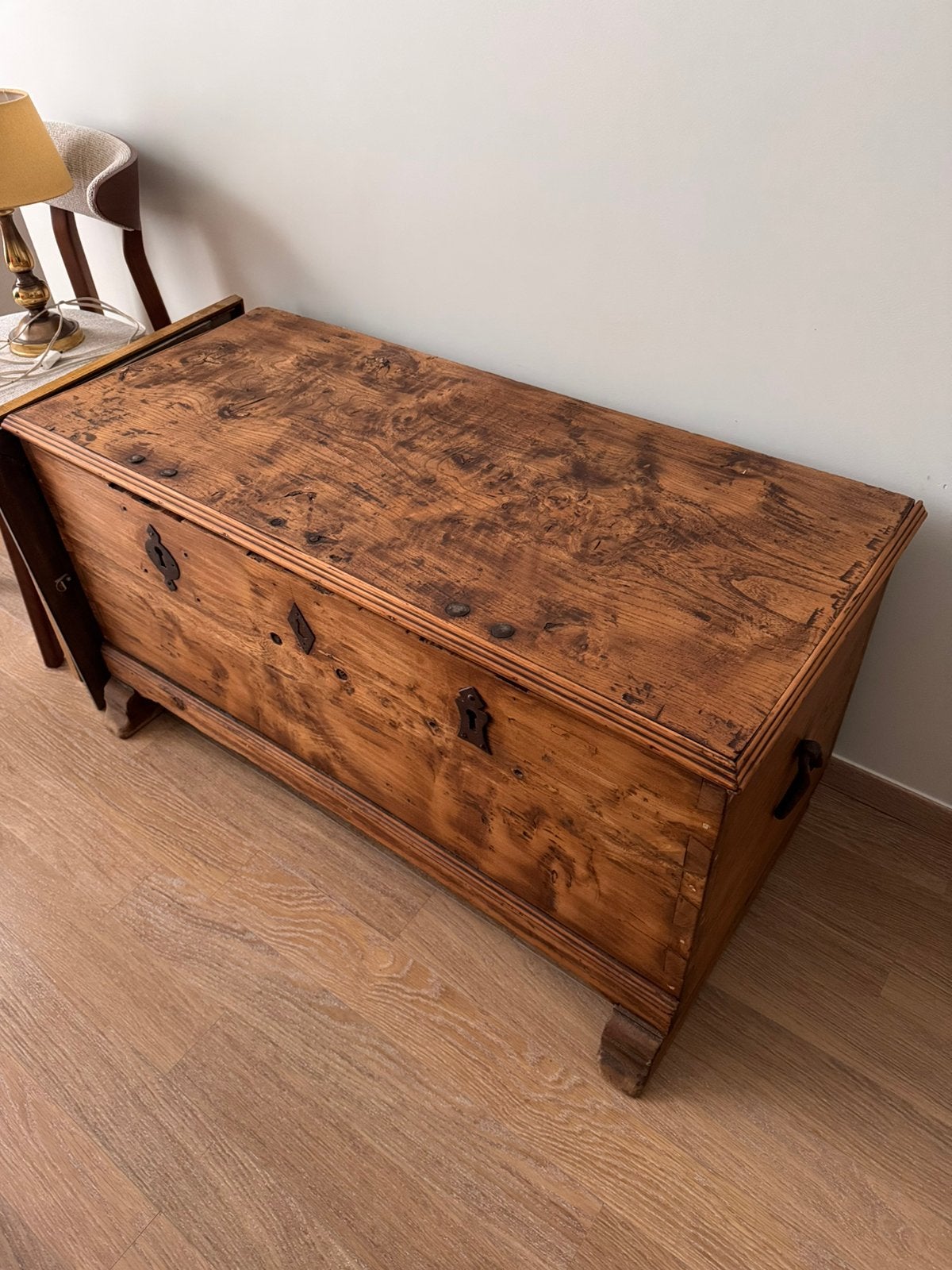 Houten hutkoffer, Enlèvement