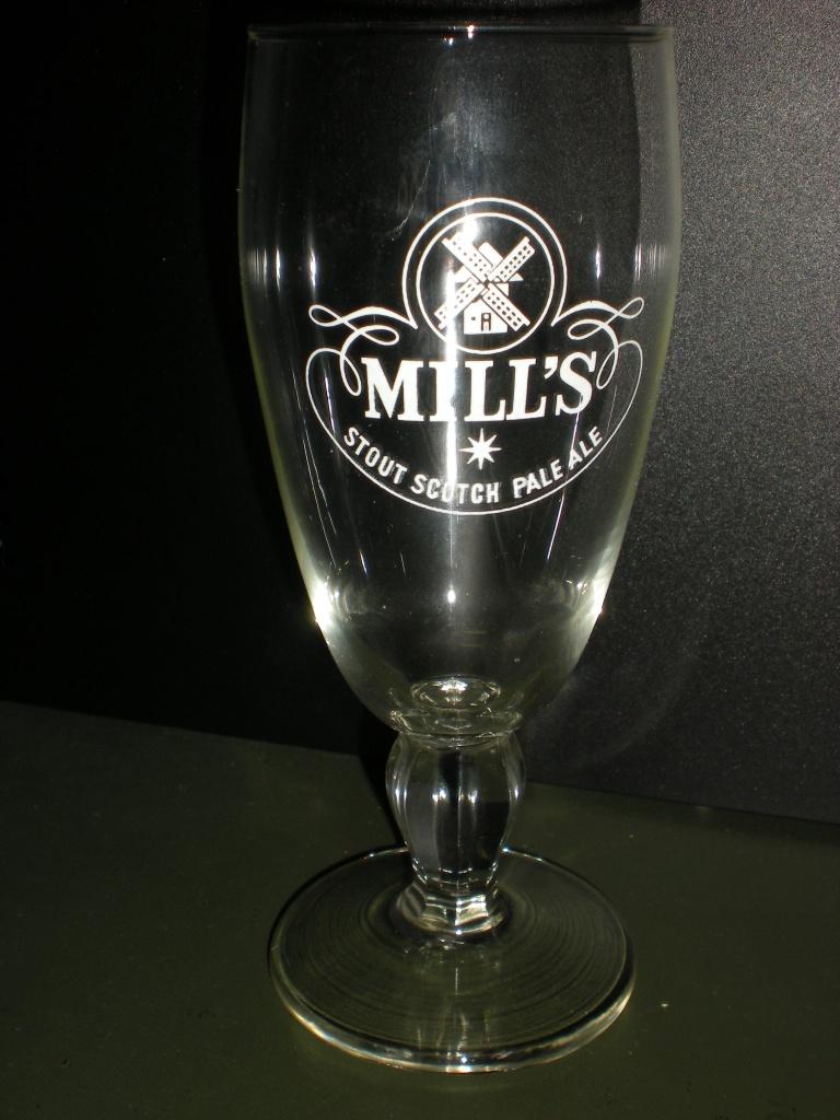 Mill's Stout, Scotch & Pale Ale, Ophalen of Verzenden, Zo goed als nieuw, Glas of Glazen